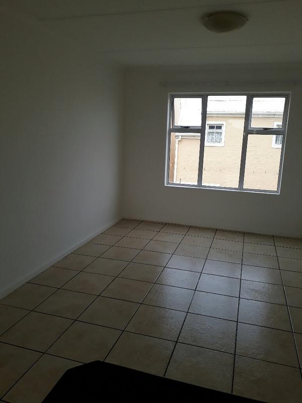 To Let 2 Bedroom Property for Rent in Guldenland Western Cape
